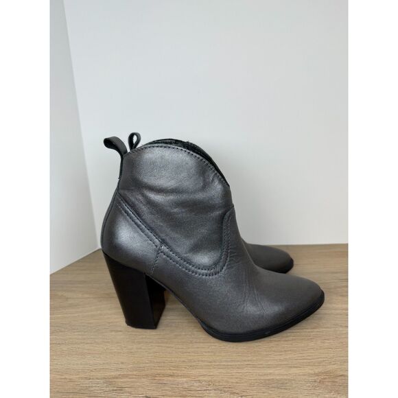 Pure Navy Women's Hulu Size 8.5 Gunmetal Gray Ankle Booties Leather Side Zip - Picture 1 of 6